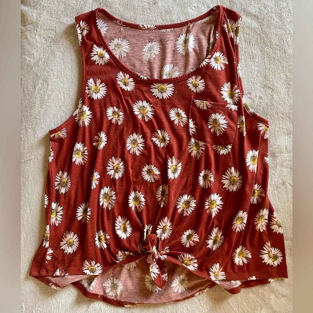 Mic & Jax Twist-Front Daisy Tank Top
